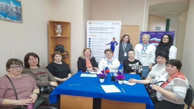 Ryazan bölgesinde, Birleşik Rusya üyeleri kadınlar için bir öz tanıtım semineri düzenledi