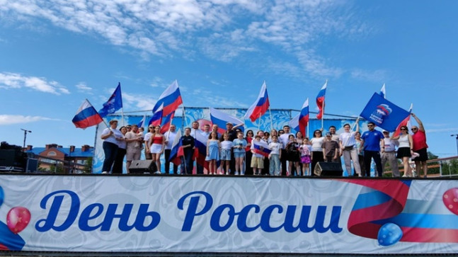 Автопробеги, мастер-классы и адресные поздравления: «Единая Россия» организовала акции ко Дню России на Урале и в Приволжье