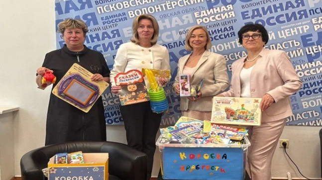 Birleşik Rusya, ülke genelindeki hastanelerde tedavi gören genç hastalar için “Cesaret Kutuları” topluyor