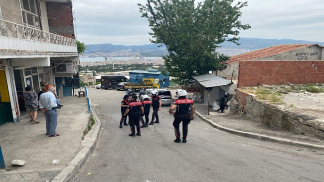İZMİR POLİSİN `DEN MAHALLE MAHALLE DENETLEME