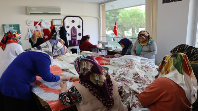 Birecik Kadın Destek Merkezinde KADINLAR, BÜYÜKŞEHİR İLE ÖĞRENİP AİLE BÜTÇESİNE KATKI SAĞLIYOR