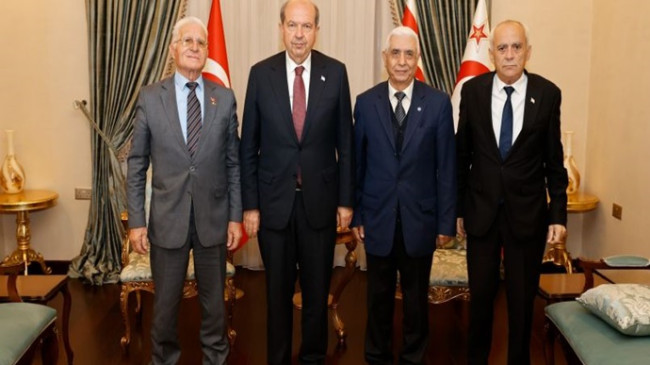 Cumhurbaşkanı Ersin Tatar Erenköy Mücahitler Derneği Başkanı ve yönetim kurulunu kabul etti