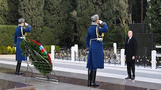 İlham Əliyev və birinci xanım Mehriban Əliyeva Ümummilli Lider Heydər Əliyevin məzarını ziyarət ediblər