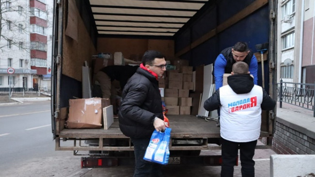 “Birleşik Rusya” ve “Genç Muhafızlar” Kuzey Askeri Bölge bölgesi ve sınır bölgelerine beş tondan fazla insani yardım ulaştırdı
