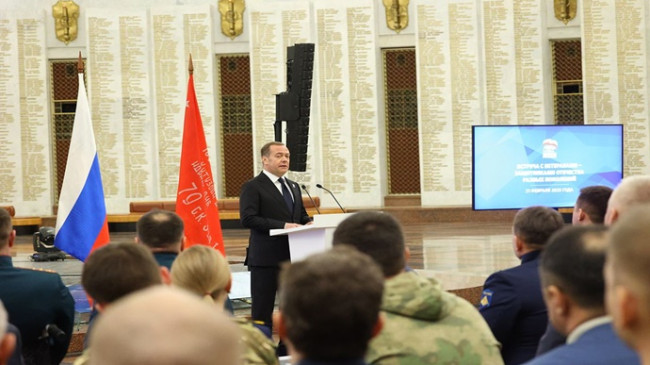 Dmitri Medvedev: Vatan Savunucusu Yılı’nda Birleşik Rusya, ülkeye ait olma duygusunun her yerde olmasını sağlamak için her şeyi yapmalıdır