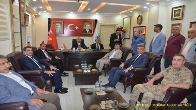 TBMM BAŞKANVEKİLİ BEKİR BOZDAĞ VE BERABERİNDEKİ HEYET İLE BİRECİK BELEDİYE BAŞKANI MEHMET BEGİT`E ZİYARET