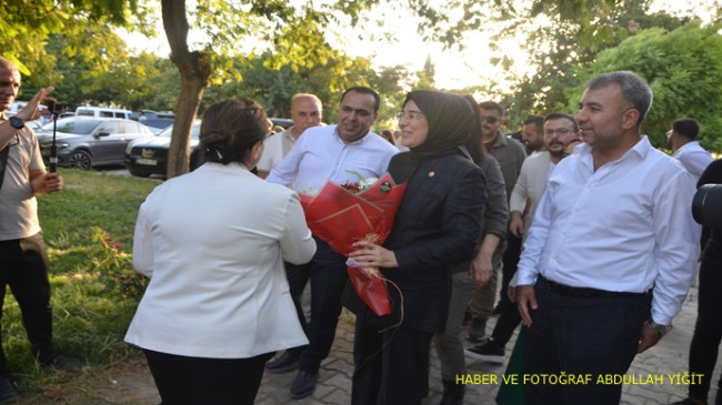MİLLETVEKİLİ CEVAHİR ASUMAN YAZMACI `DAN BİRECİK ESNAF VE SANATKARLAR ODASI BAŞKANI HALİSE HOCAOĞLU`NA ZİAYRET