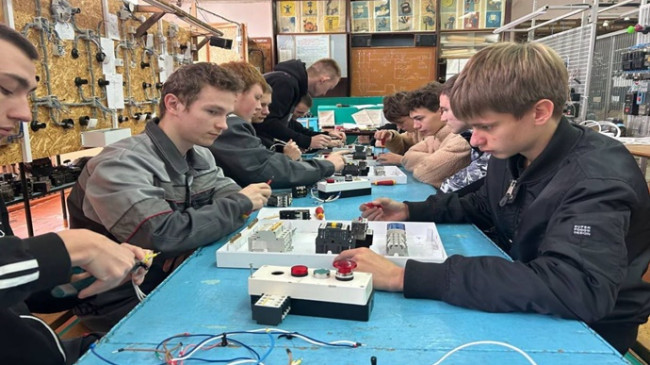 В Ипатово Ставропольского края по партпроекту «Моя карьера с Единой Россией» проводят профориентационные занятия для школьников