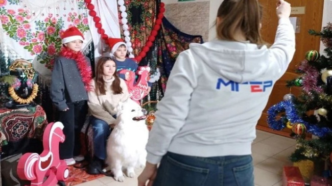 «Молодая Гвардия Единой России» устроила фотосессию для детей из села Кустанаевка Амурской области