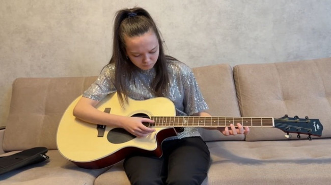 Scooterlar, bisikletler, kitaplar, müzik aletleri: Birleşik Rusya, bölgelerdeki çocukların yeni yıl dileklerini yerine getirdi
