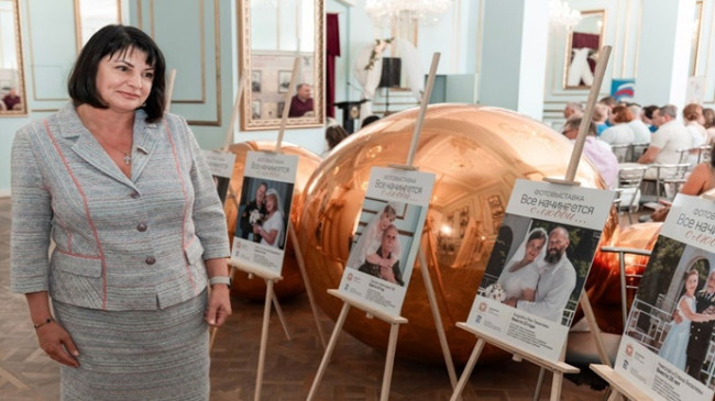 При поддержке депутатов «Единой России» в Севастополе открылась фотовыставка о семейных ценностях