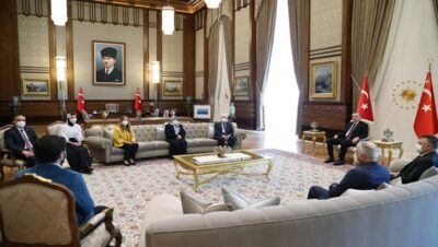 Cumhurbaşkanı Erdoğan, şehit Cumhuriyet Savcısı Kiraz’ın annesi Saadet Kiraz ve babası Hakkı Kiraz’ı kabul etti