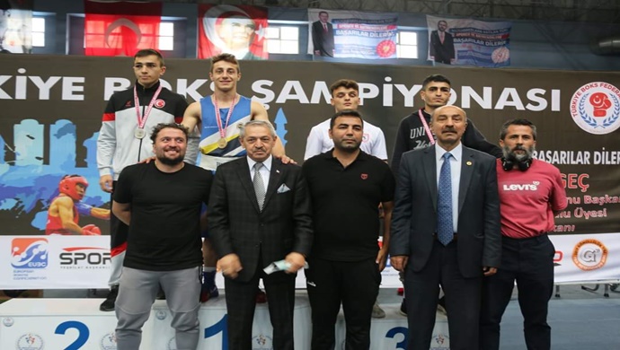 NURİ EROĞLU BÜYÜK ERKEKLER VE BÜYÜK KADINLAR TÜRKİYE FERDİ BOKS ŞAMPİYONASI SONA ERDİ