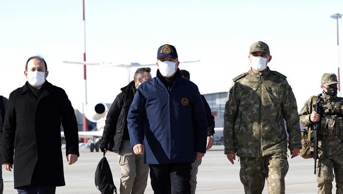 Millî Savunma Bakanı Hulusi Akar, Beraberindeki TSK Komuta Kademesi ile Irak Sınır Hattına Gitti