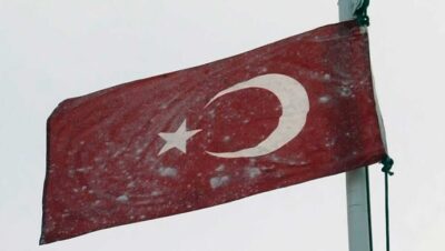 Soğuktan Türk Bayrağının Bile Donduğu Zorlu Şartlarda Mehmetçik Vatan Nöbetine Devam Ediyor