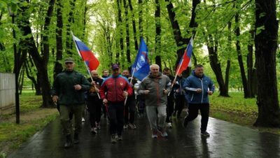 В День пограничника на юго-востоке Москвы активисты «Единой России» присоединились к забегу «Zа мир без нацизма»