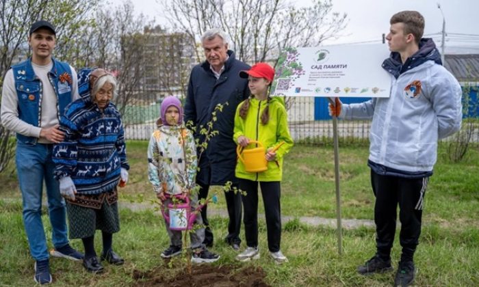 В Магадане активисты «Единой России» приняли участие в высадке 27-миллионного дерева «Сада памяти»