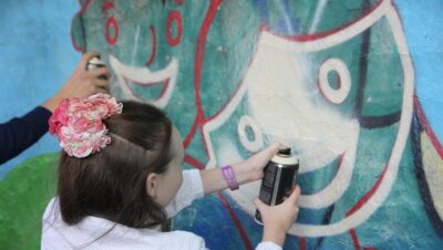 В Тульской области волонтеры «Единой России» помогли создать граффити по рисунку ребенка с ОВЗ