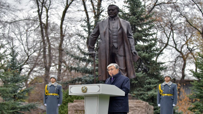 Президент Ахмет Байтұрсынұлы ескерткішінің ашылу рәсіміне қатысты