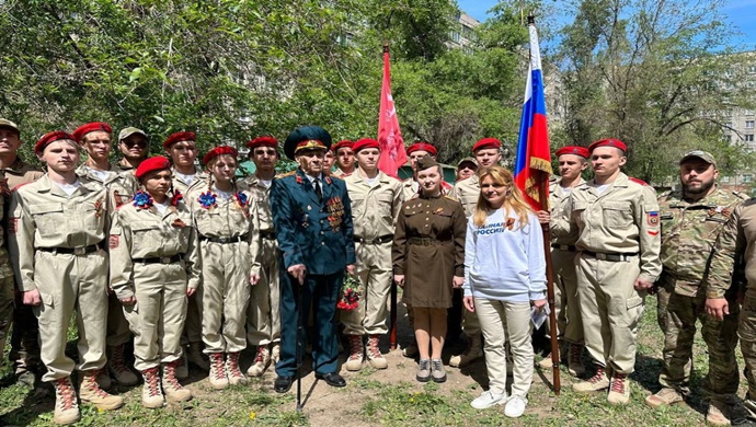 “Birleşik Rusya” LPR’de Büyük Vatanseverlik Savaşı gazilerini tebrik etti