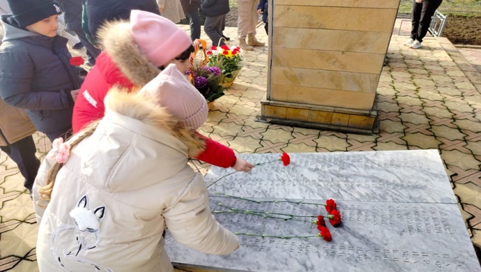 Stavropol Bölgesi’nde Birleşik Rusya aktivistleri Büyük Vatanseverlik Savaşı’na adanmış mitinglere katıldı